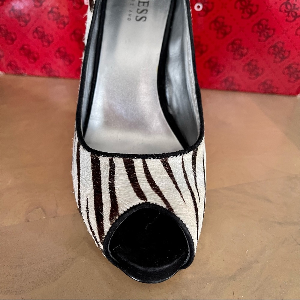 Guess Pumps - Picture 5 of 5